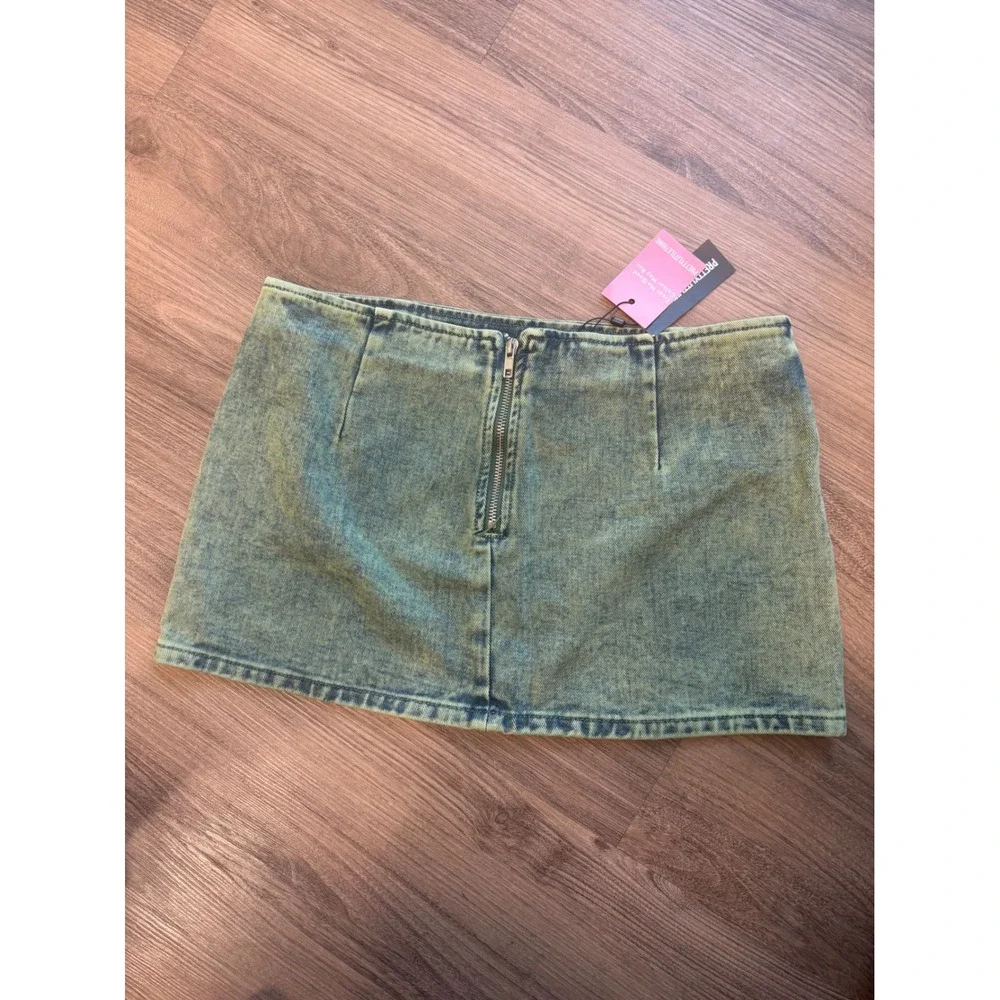 PrettyLittleThing Green Tint Vintage Wash Low Rise Denim Mini Skirt US 8 NWT